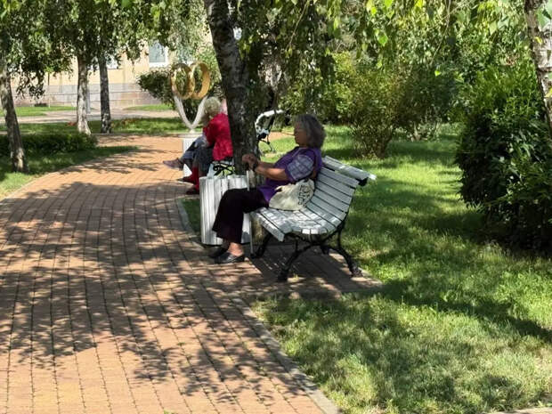 30 лет стажа — не просто цифра: кто из пожилых получит доплаты и звание ветерана с мая 2026
