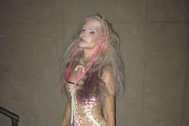 «Она превратилась во фрика»: психоаналитик объяснила эпатажный образ Натальи Ионовой