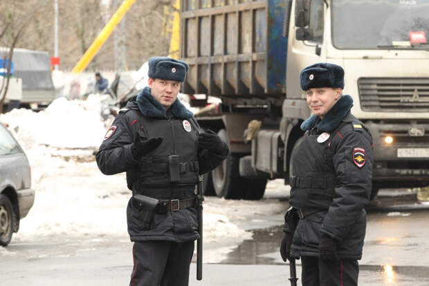 В Няндоме вора-домушника в балаклаве выуживали из-под кровати