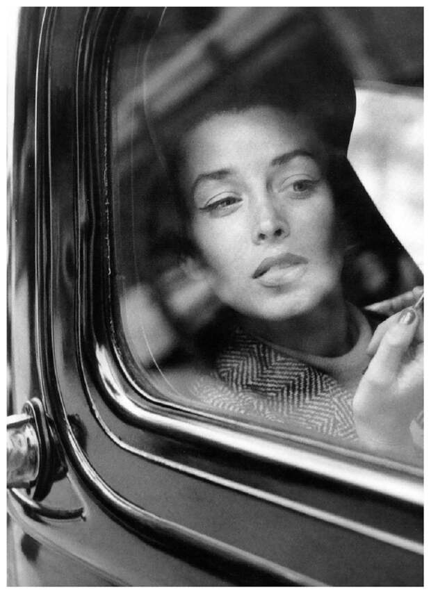 Dorian Leigh photographed by her sister Suzy Parker, Vogue, August 1, 1954  Photo Suzy Parker.jpg