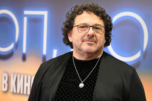 Певец Игорь Саруханов рассказал, что в его райдере вода и чай