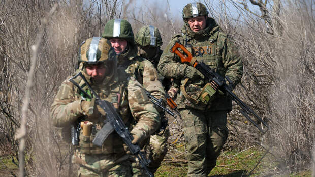 Герасимов заявил о наступлении российских войск по всем направлениям в зоне СВО