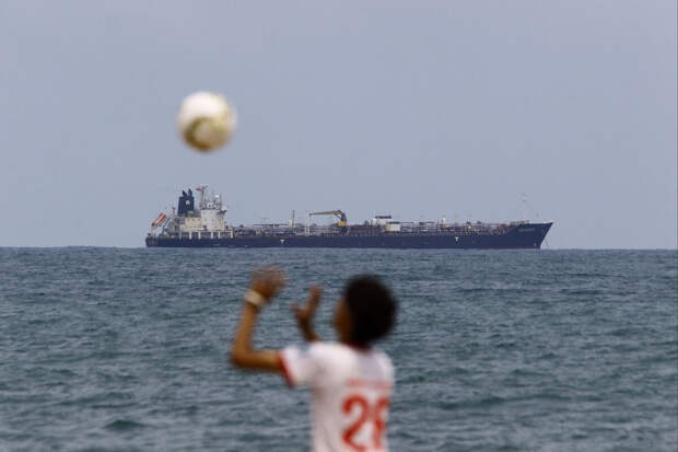 Картайзер: услуги танкерам с нефтью из России не запретили из-за риска конфликта