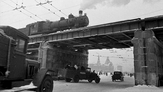 Вид на виадук на Каланчевке, и на Ярославский вокзал. Москва, 1946 год. было, история, фото