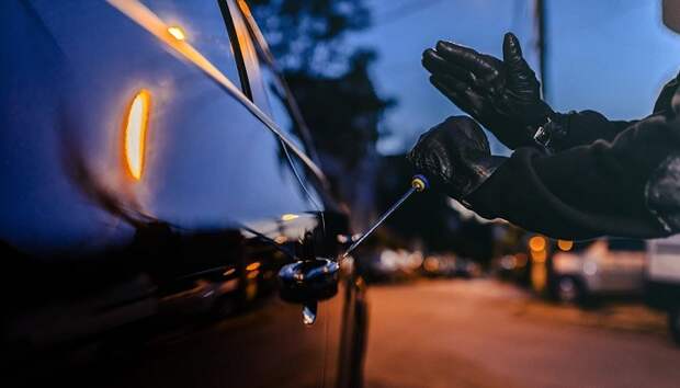 Автомобильные воры имеют много возможностей украсть вашу машину/ Фото: adac.de Автомобильные воры имеют много возможностей украсть вашу машину/ Фото: adac.de