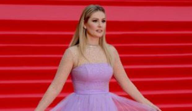 «Не влезаю»: располневшая Кожевникова не может надеть джинсы