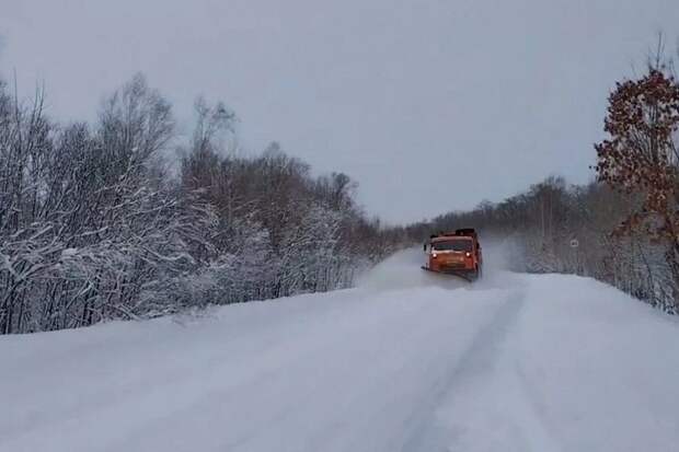 Циклон вторые сутки бушует в Хабаровском крае: ледяной дождь, штормовой ветер, метели