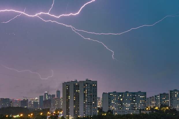 Ряд регионов России предупредили о первых грозах