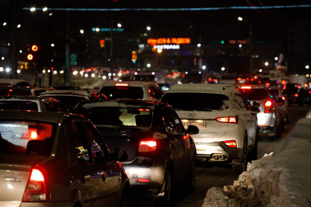 Автомобилистов предупредили об увеличении трафика на федеральных трассах перед праздниками