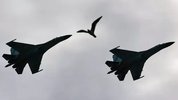 Российские истребители поднялись на перехват бомбардировщиков США