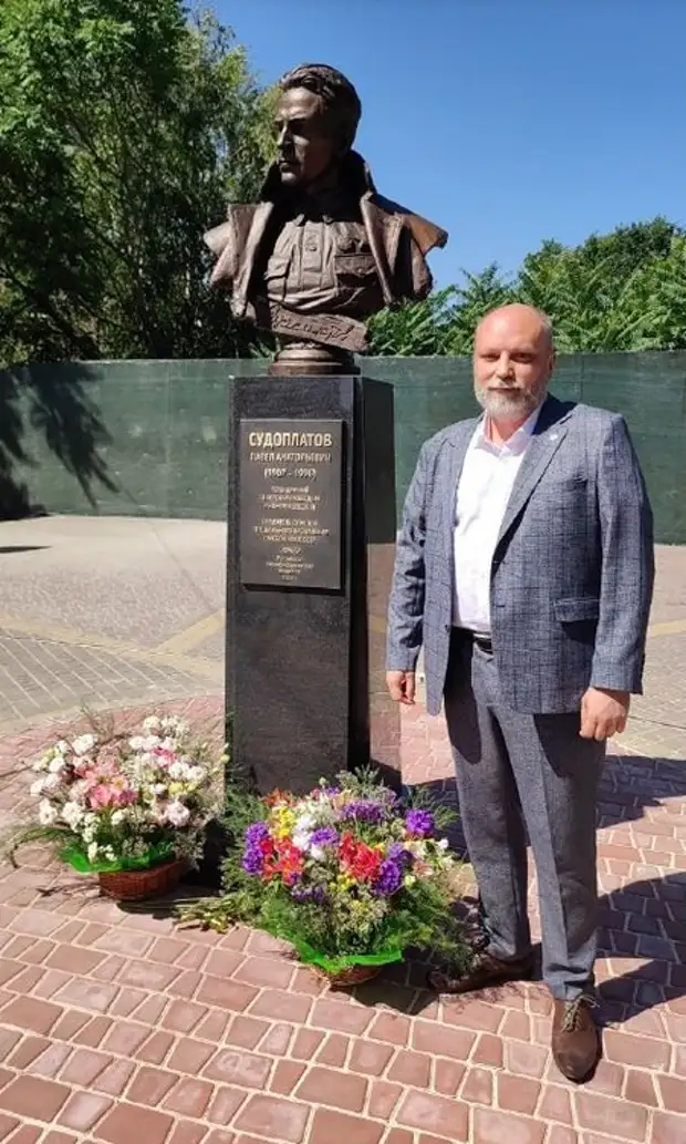 Памятник легендарному советскому разведчику Судоплатову установили в Мелитополе