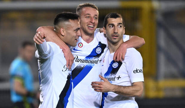 «Интер» одержал 10-ю победу подряд, разгромив «Лечче», Мартинес сделал дубль