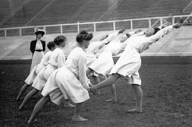 Какой была йога в прошлом веке: любопытные винтажные фото VintageYoga01 Какой была йога в прошлом веке: любопытные винтажные фото