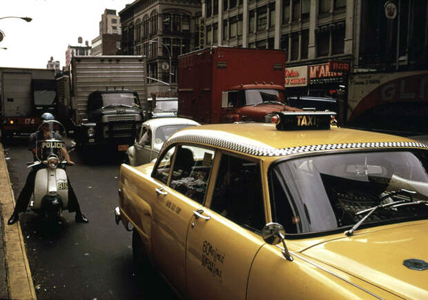 Плотный траффик в Нью-Йорке в апреле 1973 года