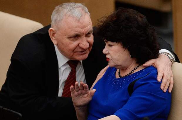Депутаты от КПРФ Алексей Пономарёв и Тамара Плетнева на пленарном заседании.
