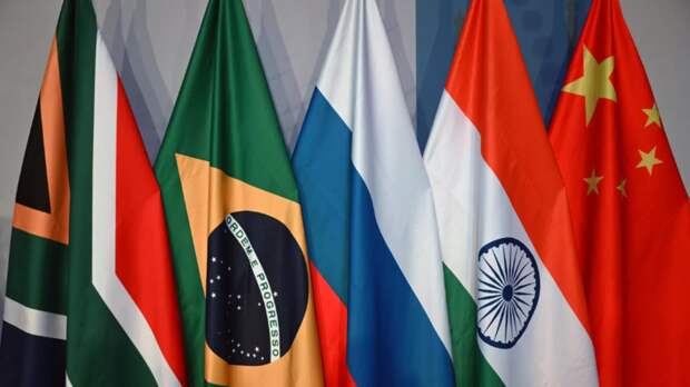 Экономист Лисоволик: внедрить платёжную систему БРИКС абсолютно реально