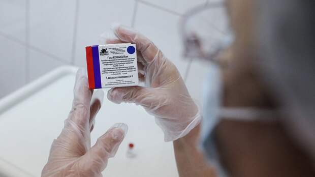 ВОЗ приостановила регистрацию «Спутника V». В чем причины, обсуждаем с Михаилом Фаворовым