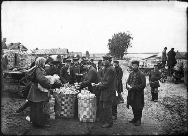 Ложкарный базар в городе Семенове в 1897 году.