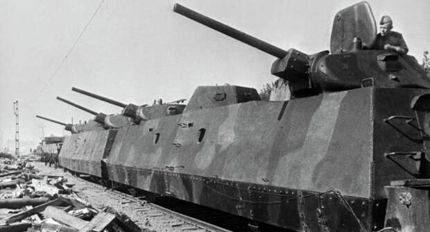 Бронепоезда созданные уже в годы войны получали башни от Т-34. |Фото: twitter.com.
