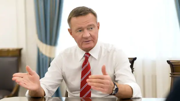 Железнодорожный мост в Курской области обрушился частично