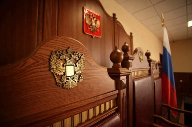 Россиян стали штрафовать за демонстрацию среднего пальца