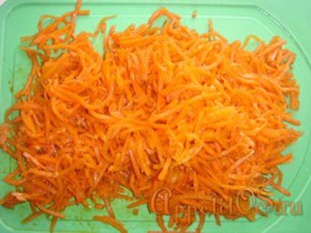 Морковь по-корейски немного измельчить