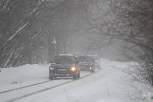 Автоэксперт Кадаков поделился советами по вождению во время снегопада