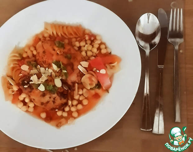 Запеканка из курицы, пасты и нута