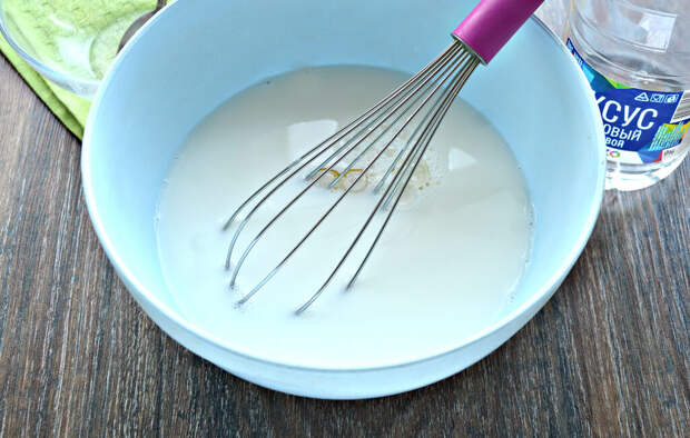 Фото рецепта - Блины на молоке и соде - шаг 2