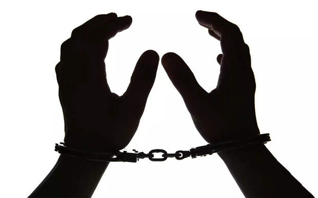 Скрывался долгих 18 лет, но попался в ТЦ: история автоафериста из Новосибирска