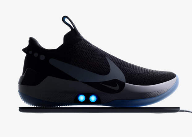 Nike представила самозашнуровывающиеся кроссовки как из «Назад в будущее»