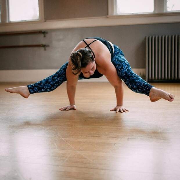 Американка весом более 100 кг стала мастером йоги Instagram, Дана Фальцетти, бодипозитив, йога, тело, фигура