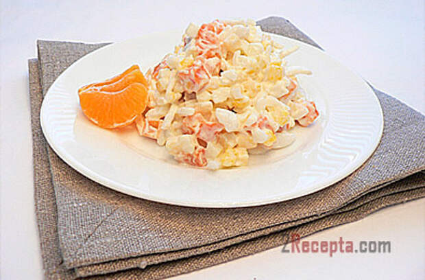 Салат из кальмаров с яйцом и сыром