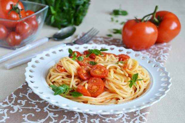 Настолько же популярное, насколько и неполезное сочетание. /Фото: 1000.menu