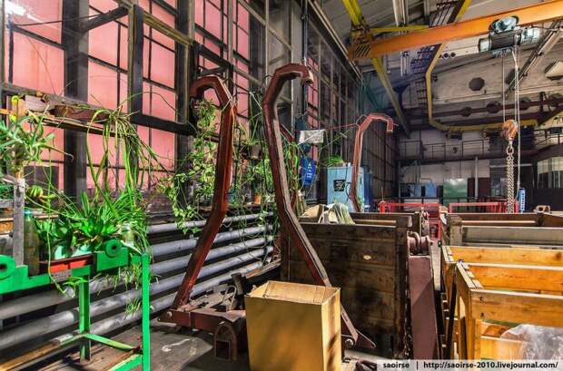 Цех по производству автомобилей представительского класса авто, завод, зил