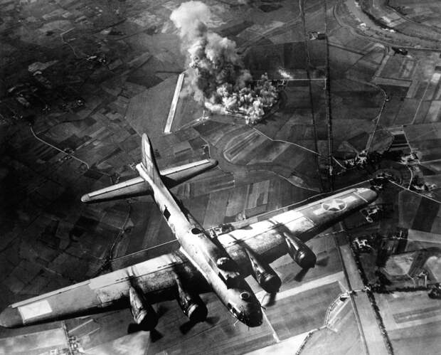 Гамбург 2.JPEG Бомбардирока Мариенбурга, 1943 год. <br>