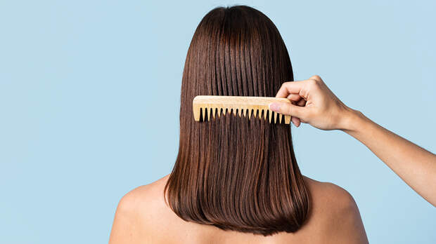 Трихолог развеяла мифы о выпадении волос