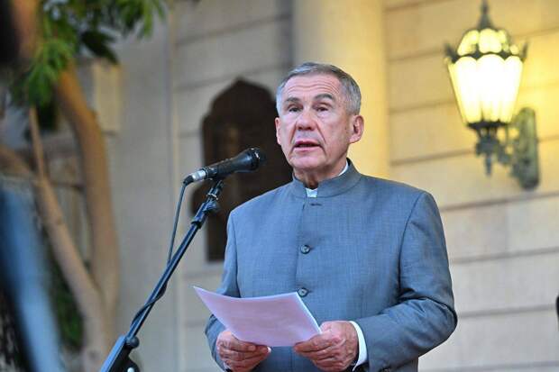 Рустам Минниханов принял участие в открытии памятной доски Кариму Хакимову