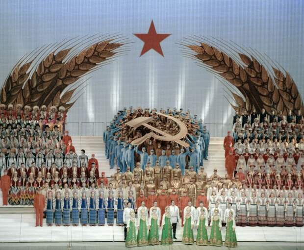 Почему россияне любят гимн СССР