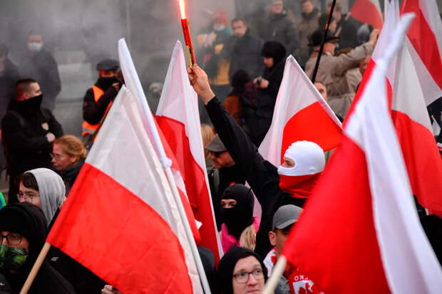 Более 10 тысяч украинцев выехали в Польшу за первую неделю после смягчения ограничений