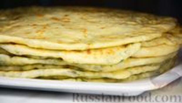 Фото к рецепту: Лепёшки на кефире, с сыром и зеленью (на сухой сковороде)