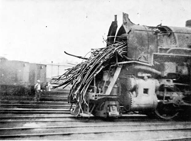Причудливые винтажные фото паровозов конца 19 века после взрыва котла