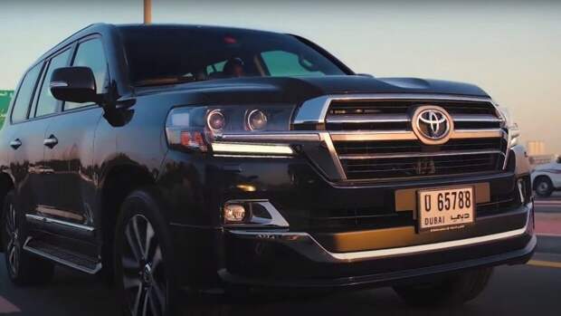 Видео с новым Toyota Land Cruiser 300 появилось в Сети