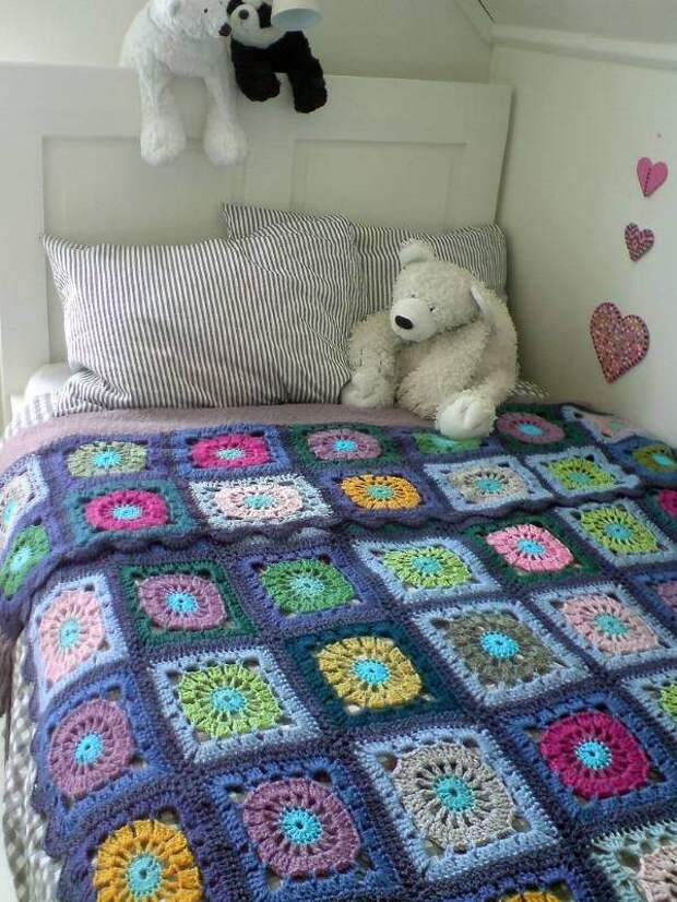 Вязаное крючком покрывало из лоскутков своими руками Вязаное покрывало для кровати в детской в стиле пэчворк