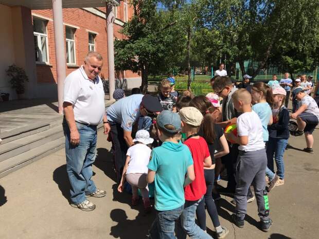 В одной из московских школ прошла ежегодная Всероссийской акция «Каникулы с Общественным советом». Фото УВД по ЮВАО ГУ МВД России по г. Москве