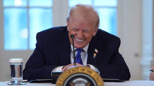 Трамп: Китай успешно захватывает Канаду, надеюсь, что они не тронут хоккей