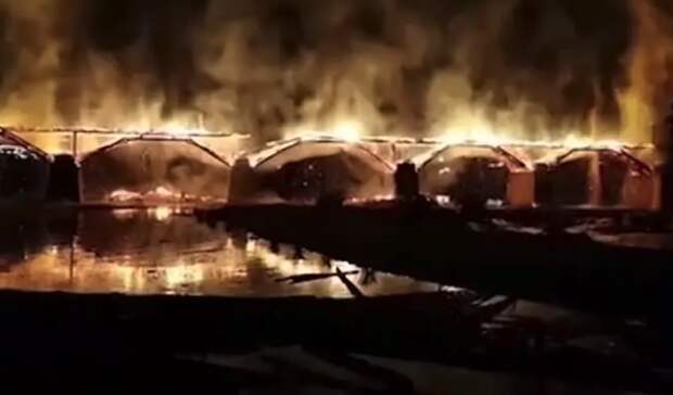 В Китае при пожаре рухнул мост с 900-летней историей