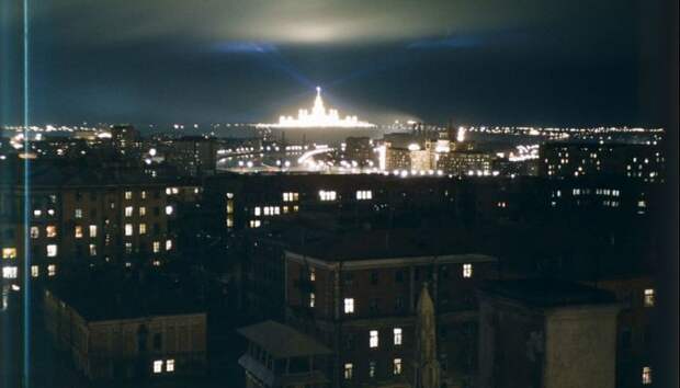 Снимок ночной Москвы. Автор: Martin Manhoff.