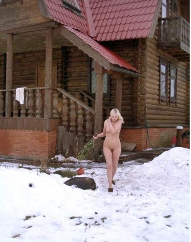 голая женщина с березовым веником