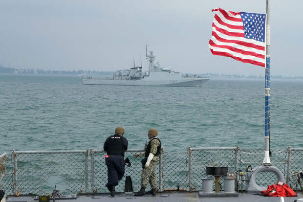 ВМС США, Канады, Японии и Филиппин проводят учения в Тихом океане